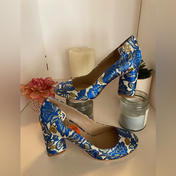 Tory Burch Elizabeth Pumps with Jacquard Fabric - Picture 6 of 13